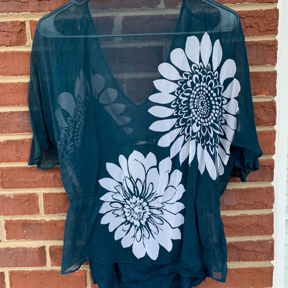 Sheer blouse with solid tank liner - Picture 2 of 6